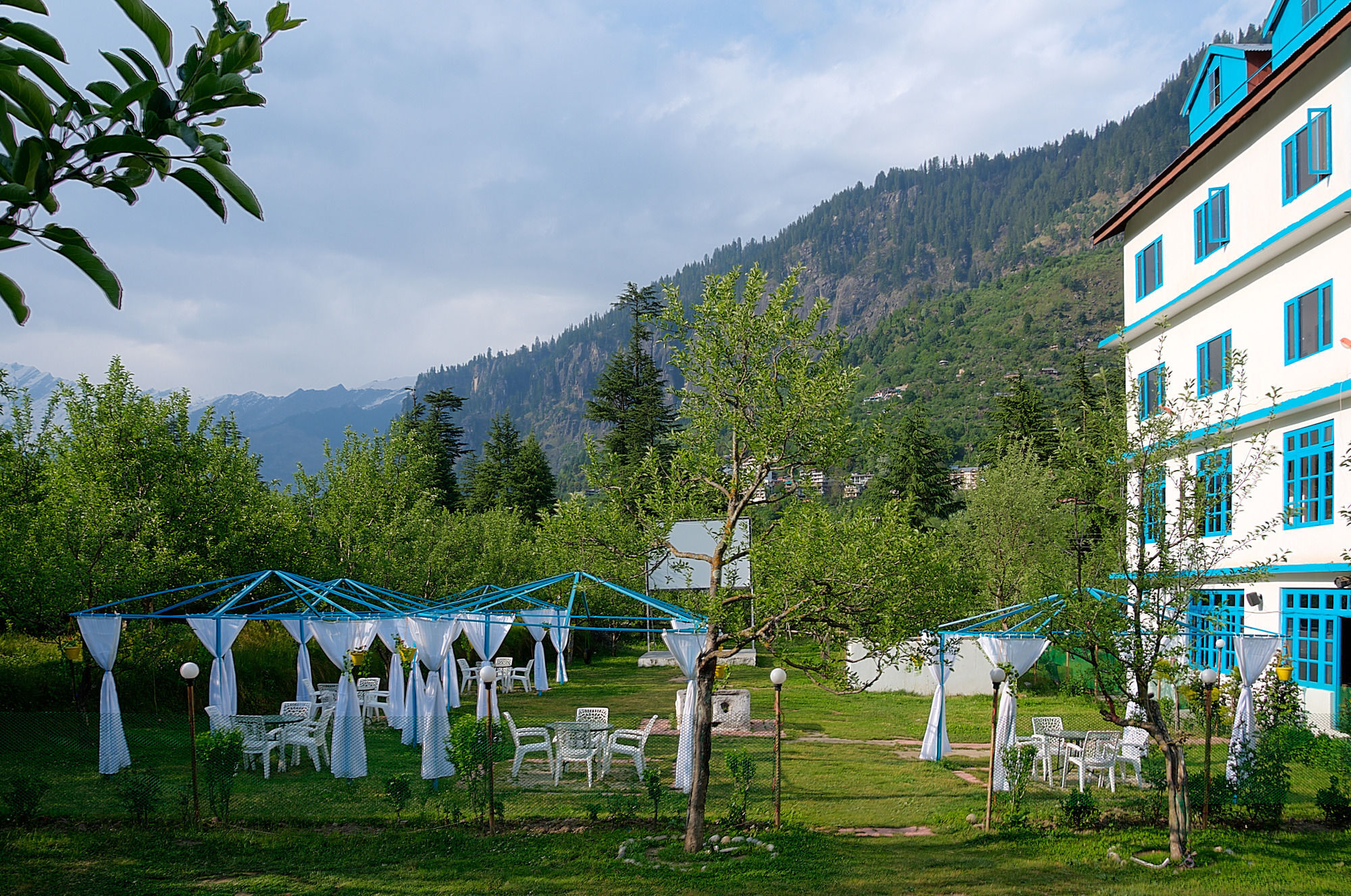 Treebo Trend Celebriti Manali Hotel Vashist Exterior photo